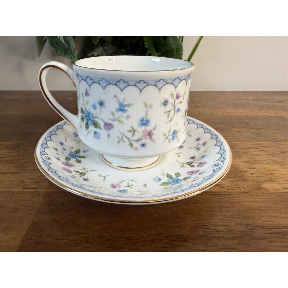 Paragon Florabella Bone China Tea Cup & Saucers Floral England Gold Trim Party